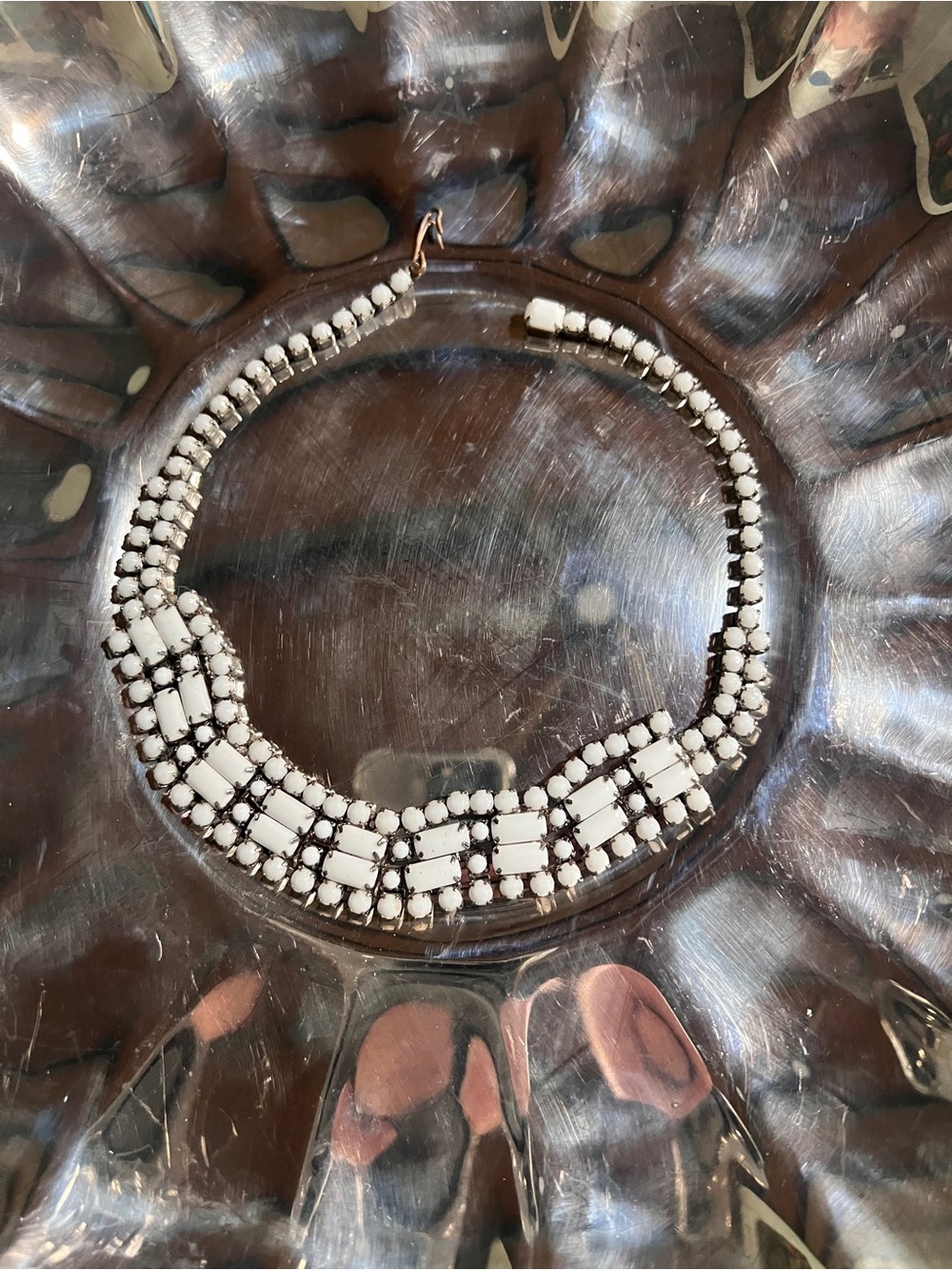 Albert Weiss Signed White Mill Glass Choker - Picture 6 of 10